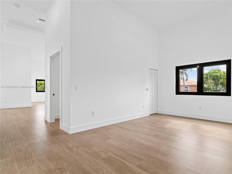 Recently Sold: $4,599,900 (6 beds, 6 baths, 7022 Square Feet)