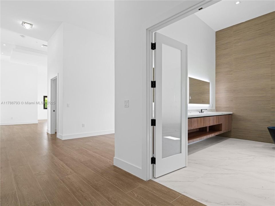 Recently Sold: $4,599,900 (6 beds, 6 baths, 7022 Square Feet)