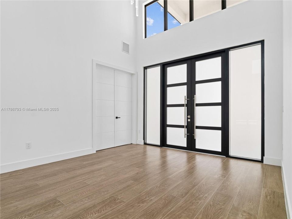 Recently Sold: $4,599,900 (6 beds, 6 baths, 7022 Square Feet)