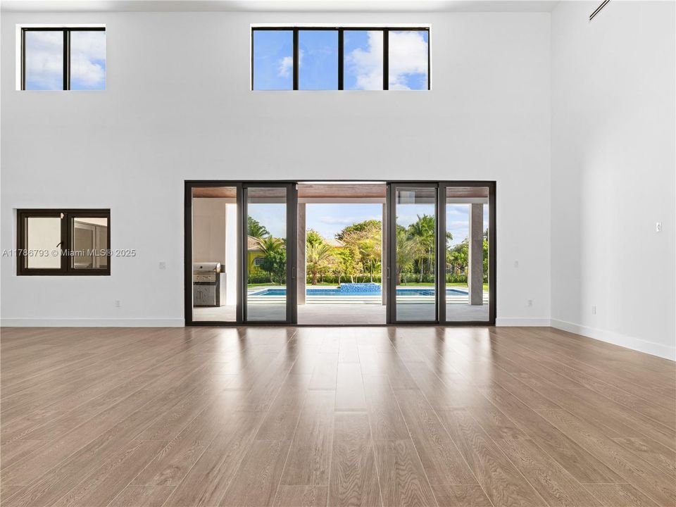 Recently Sold: $4,599,900 (6 beds, 6 baths, 7022 Square Feet)