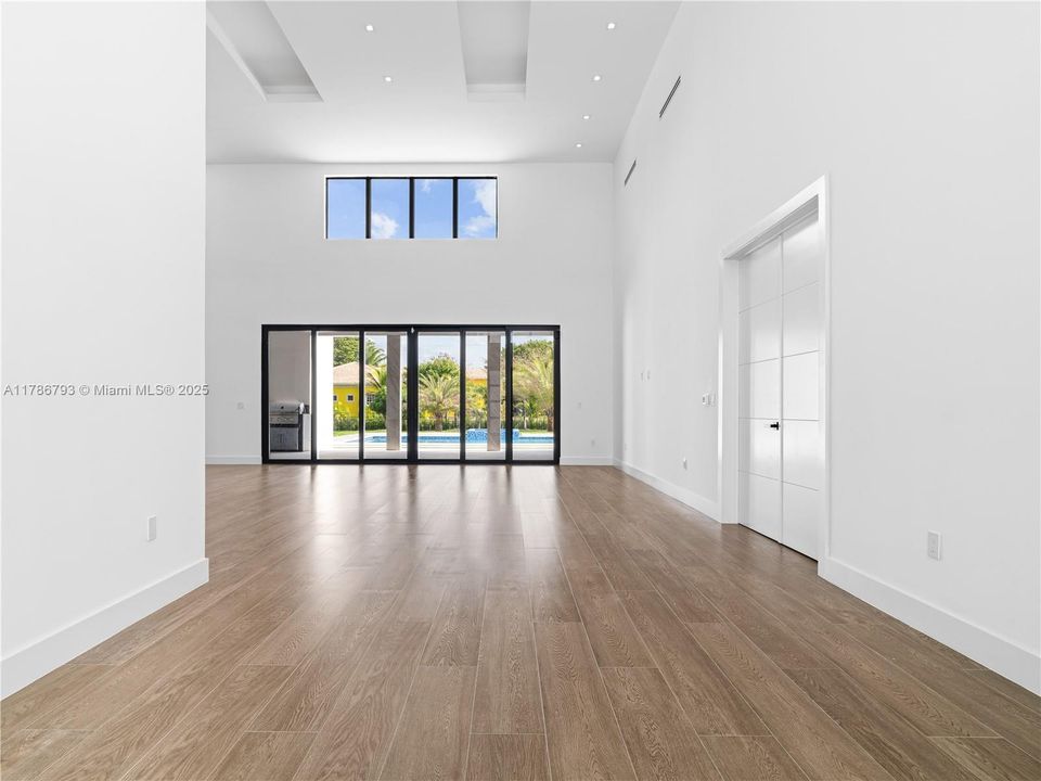 Recently Sold: $4,599,900 (6 beds, 6 baths, 7022 Square Feet)