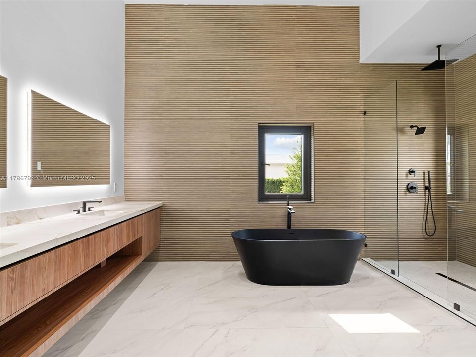 Recently Sold: $4,599,900 (6 beds, 6 baths, 7022 Square Feet)