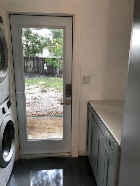 Recently Sold: $410,000 (2 beds, 1 baths, 888 Square Feet)