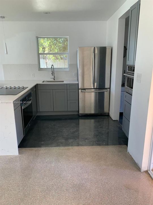 Recently Sold: $410,000 (2 beds, 1 baths, 888 Square Feet)