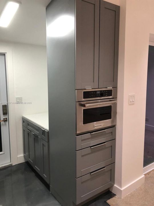 Recently Sold: $410,000 (2 beds, 1 baths, 888 Square Feet)