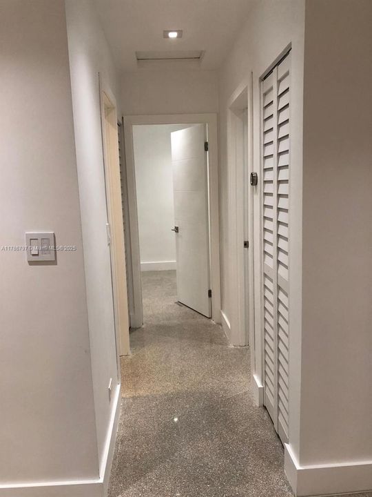 Recently Sold: $410,000 (2 beds, 1 baths, 888 Square Feet)