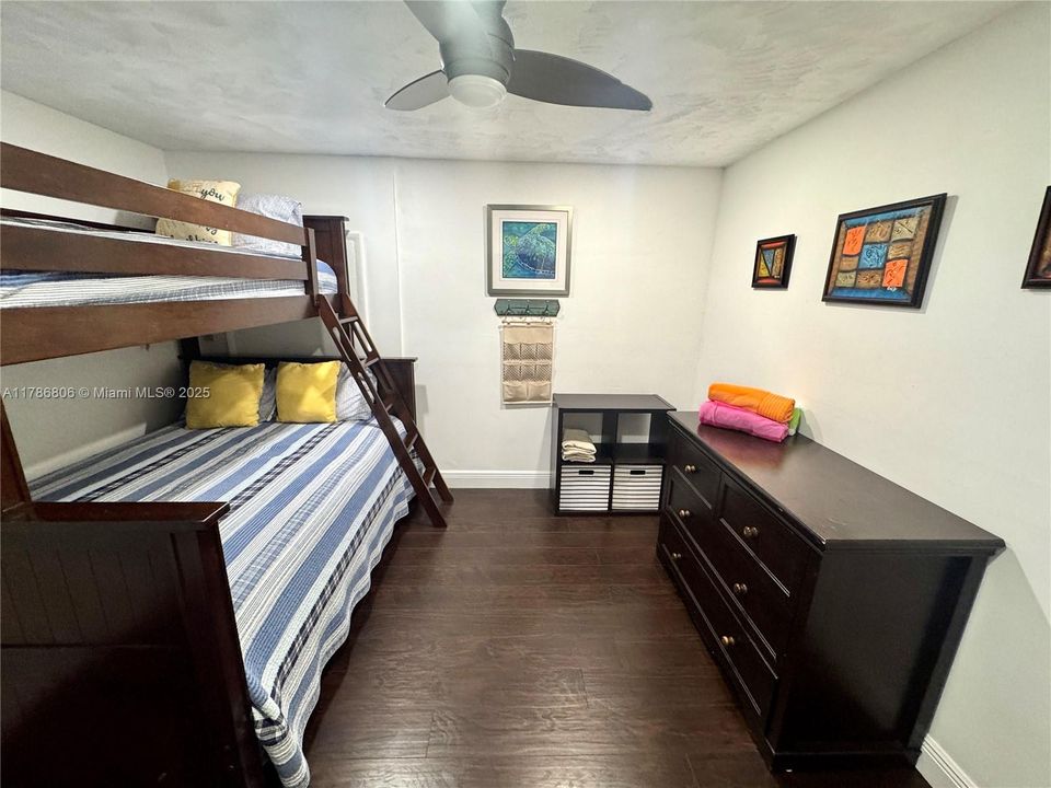 Vendido Recientemente: $799,900 (3 camas, 2 baños, 1364 Pies cuadrados)