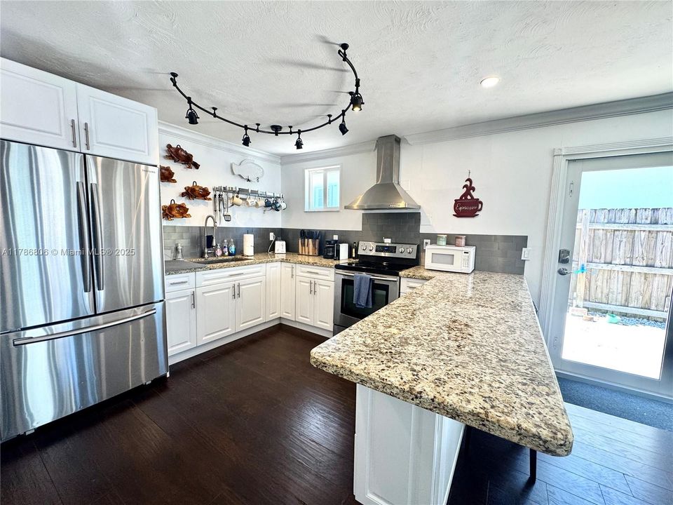 Vendido Recientemente: $799,900 (3 camas, 2 baños, 1364 Pies cuadrados)