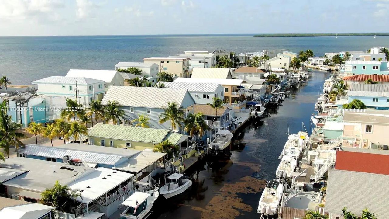 Vendido Recientemente: $799,900 (3 camas, 2 baños, 1364 Pies cuadrados)