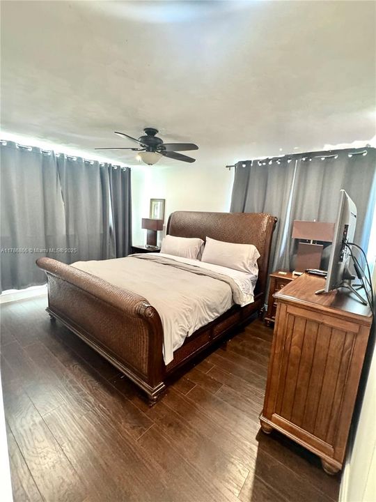 Vendido Recientemente: $799,900 (3 camas, 2 baños, 1364 Pies cuadrados)