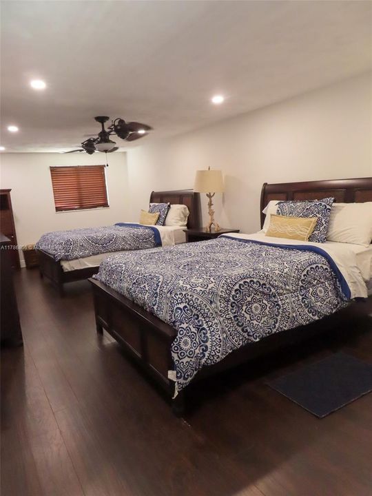 Vendido Recientemente: $799,900 (3 camas, 2 baños, 1364 Pies cuadrados)