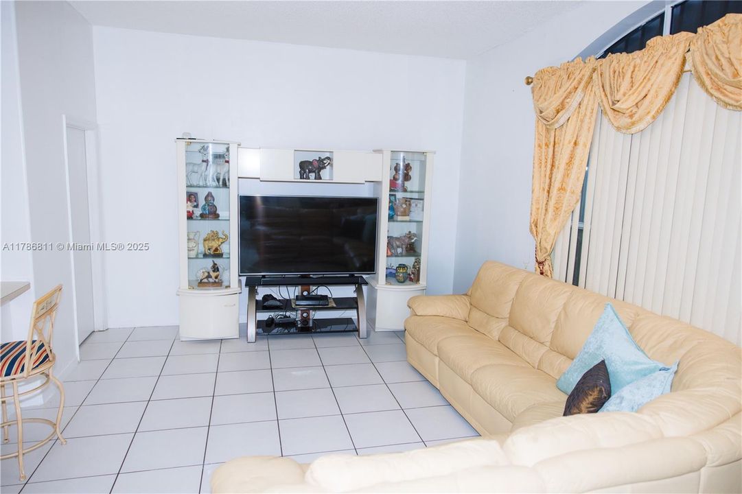 For Sale: $628,000 (3 beds, 2 baths, 2087 Square Feet)