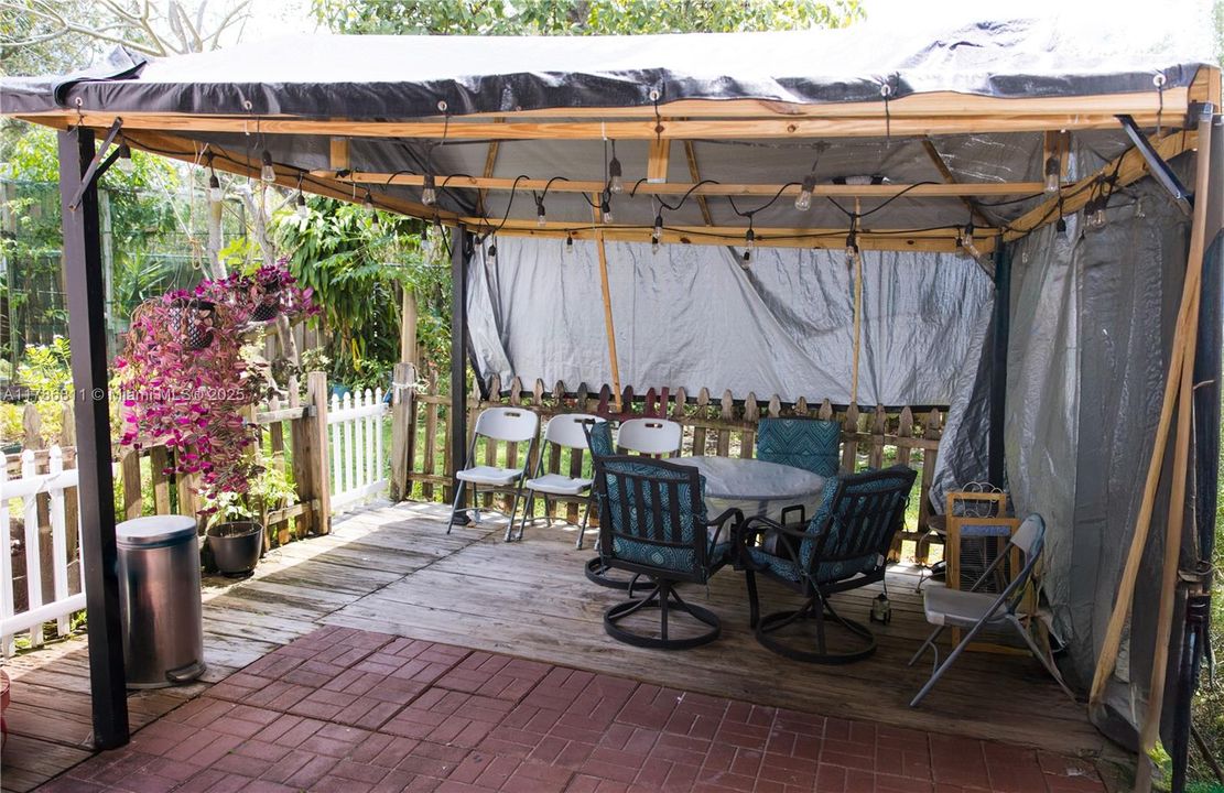 For Sale: $628,000 (3 beds, 2 baths, 2087 Square Feet)