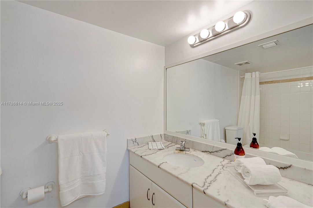 Vendido Recientemente: $854,900 (3 camas, 2 baños, 1232 Pies cuadrados)