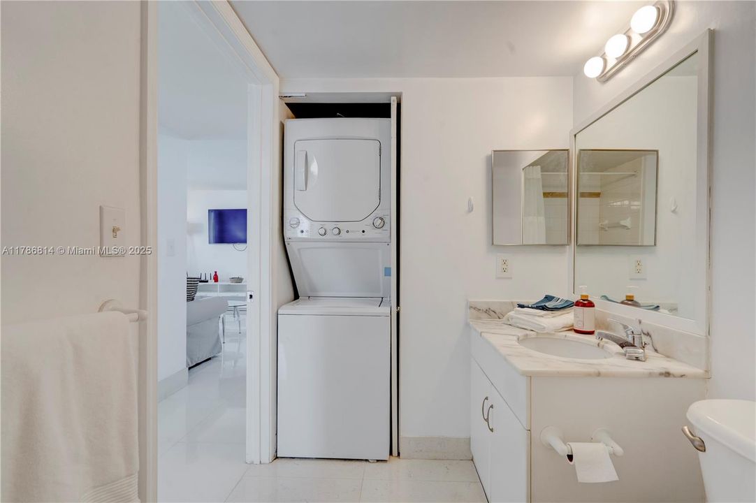 Vendido Recientemente: $854,900 (3 camas, 2 baños, 1232 Pies cuadrados)