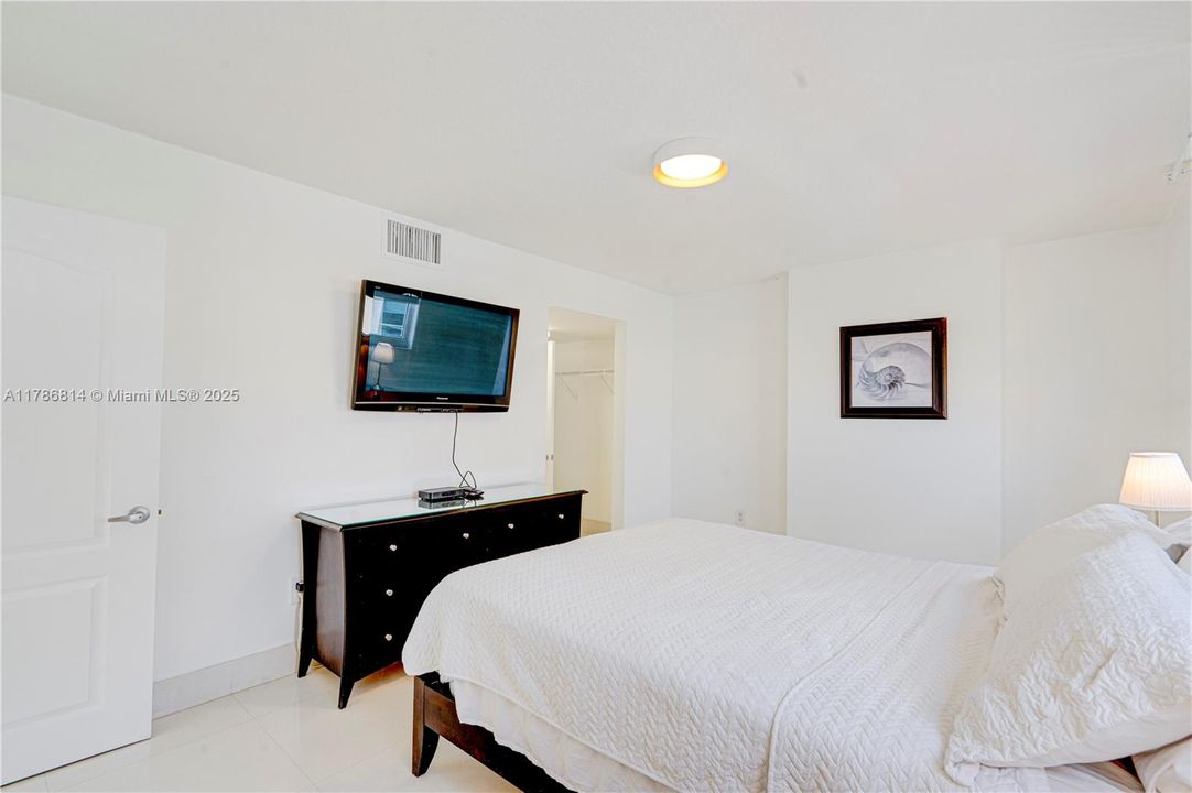 Vendido Recientemente: $854,900 (3 camas, 2 baños, 1232 Pies cuadrados)