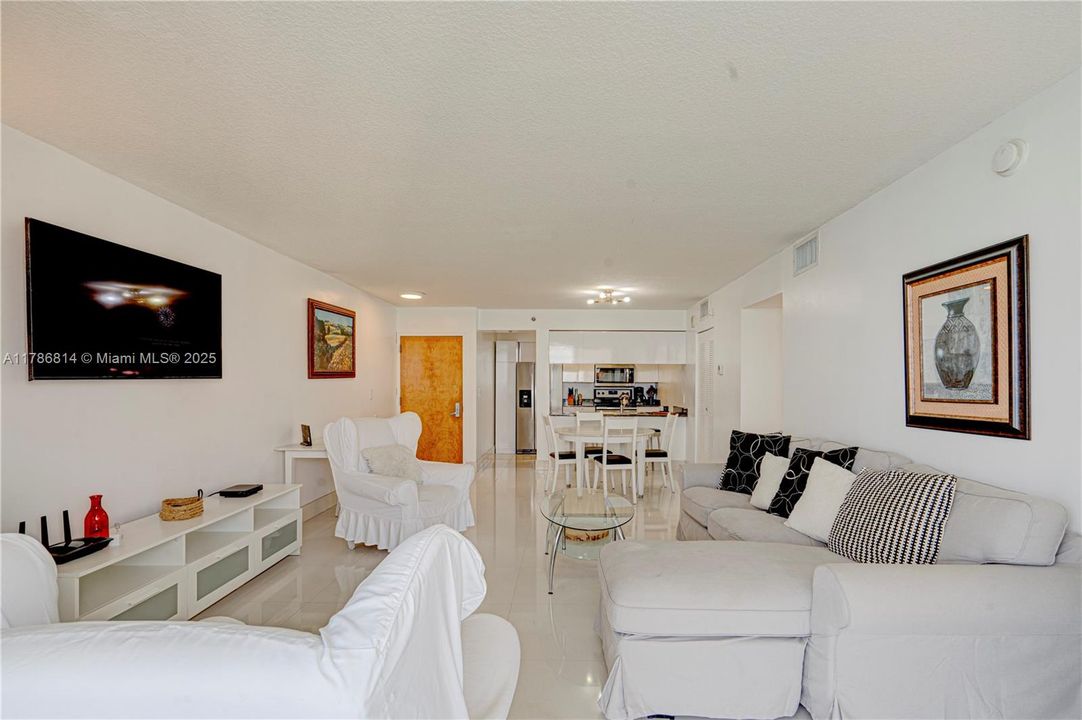 Vendido Recientemente: $854,900 (3 camas, 2 baños, 1232 Pies cuadrados)