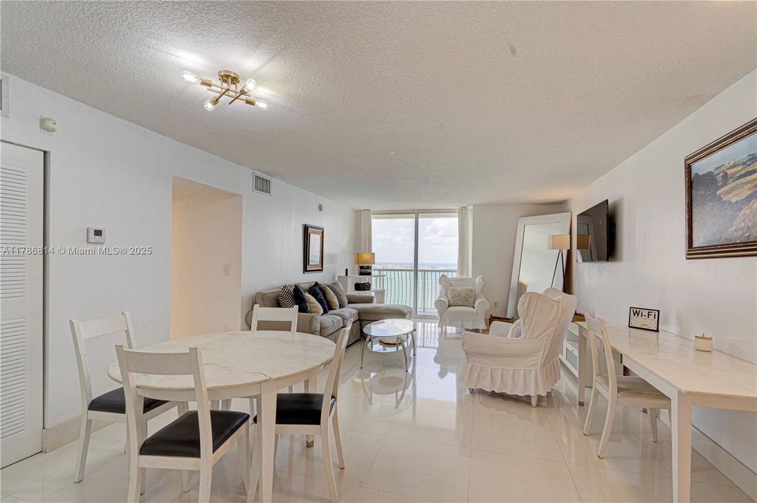 Vendido Recientemente: $854,900 (3 camas, 2 baños, 1232 Pies cuadrados)