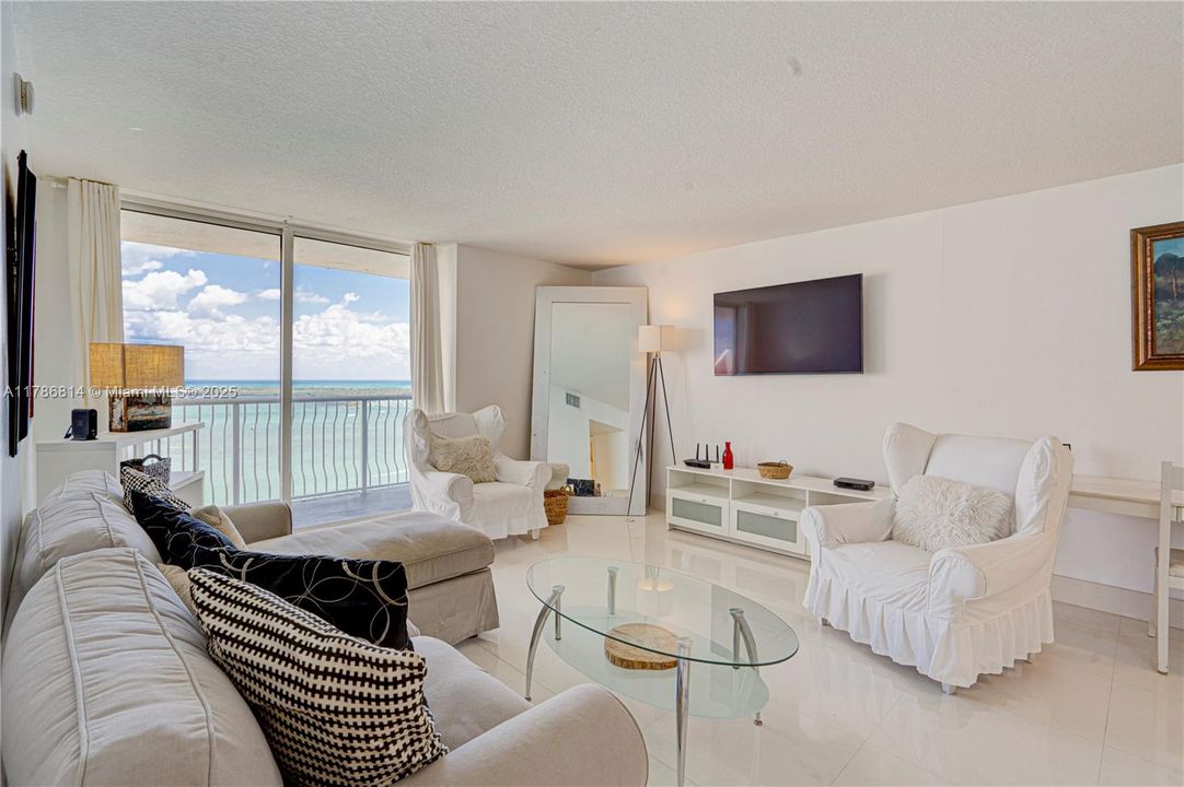 Vendido Recientemente: $854,900 (3 camas, 2 baños, 1232 Pies cuadrados)