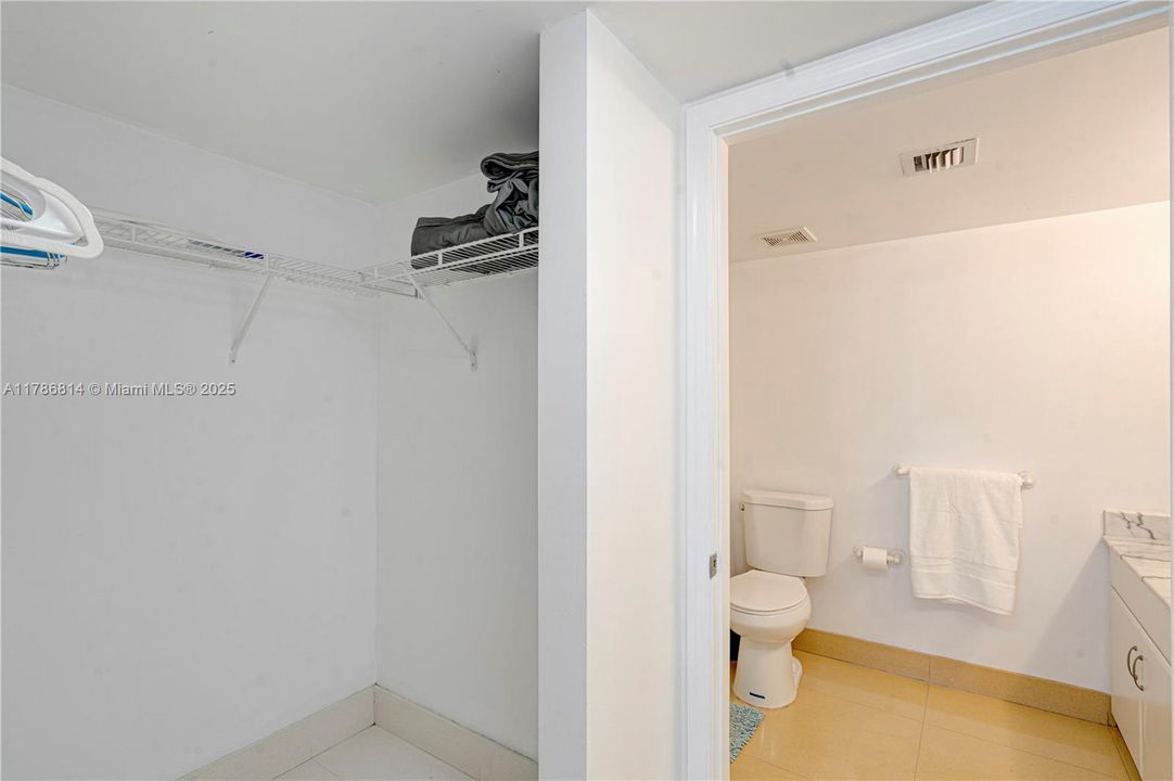 Vendido Recientemente: $854,900 (3 camas, 2 baños, 1232 Pies cuadrados)