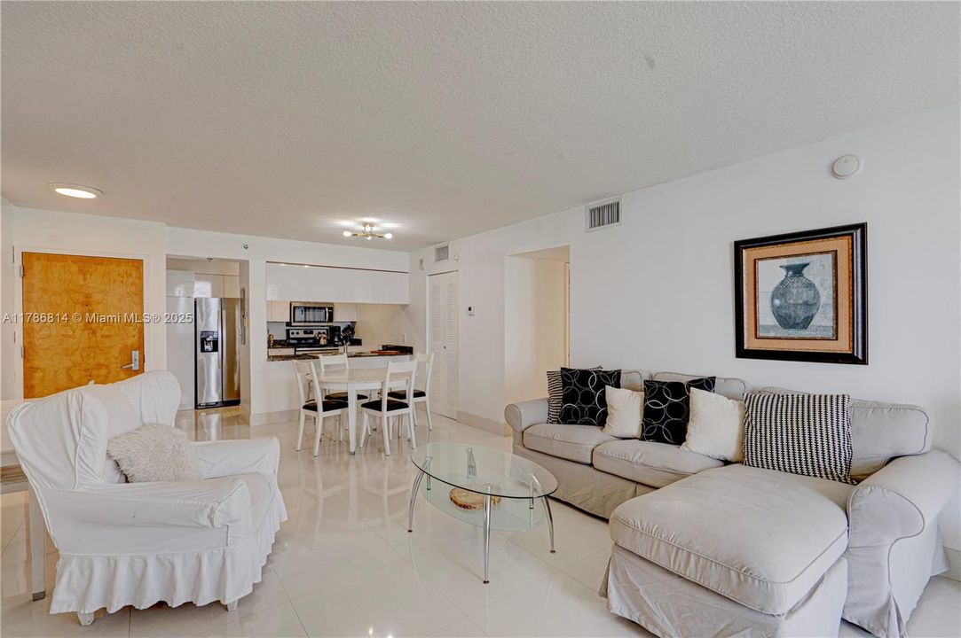 Vendido Recientemente: $854,900 (3 camas, 2 baños, 1232 Pies cuadrados)