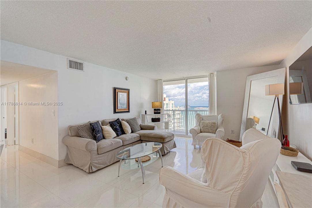 Vendido Recientemente: $854,900 (3 camas, 2 baños, 1232 Pies cuadrados)