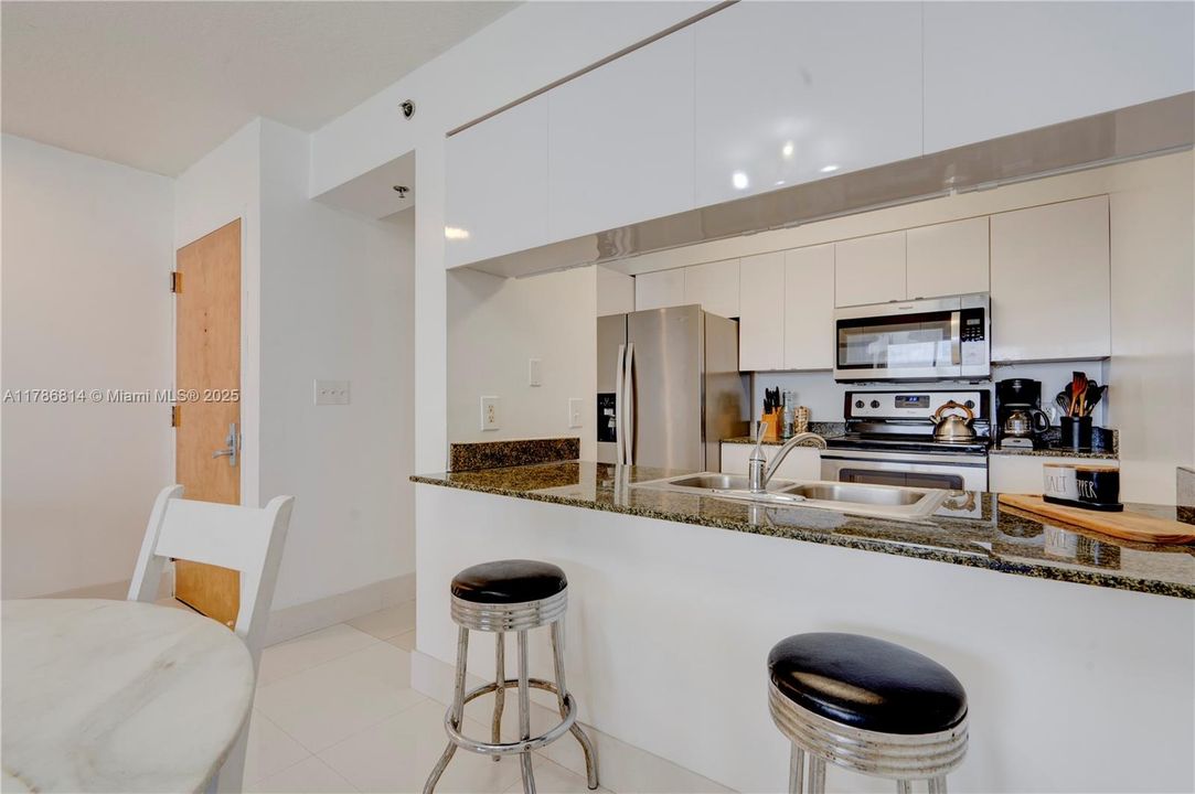 Vendido Recientemente: $854,900 (3 camas, 2 baños, 1232 Pies cuadrados)