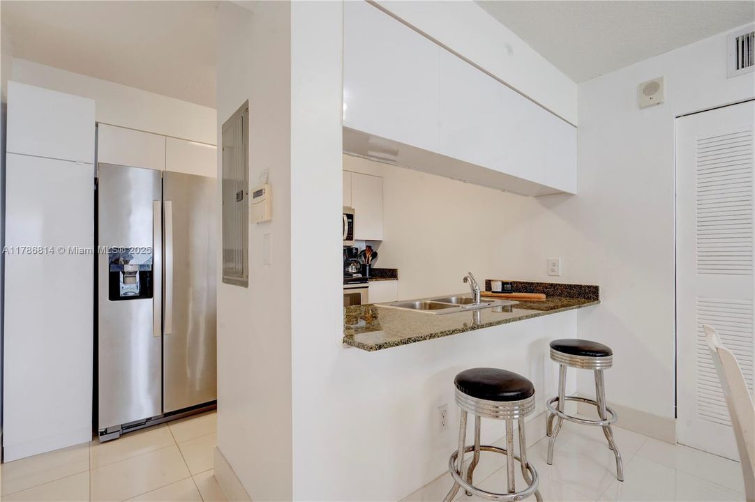 Vendido Recientemente: $854,900 (3 camas, 2 baños, 1232 Pies cuadrados)