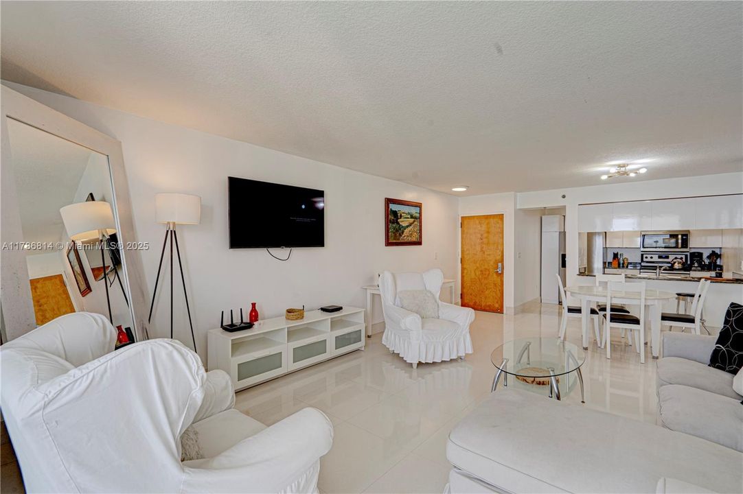 Vendido Recientemente: $854,900 (3 camas, 2 baños, 1232 Pies cuadrados)