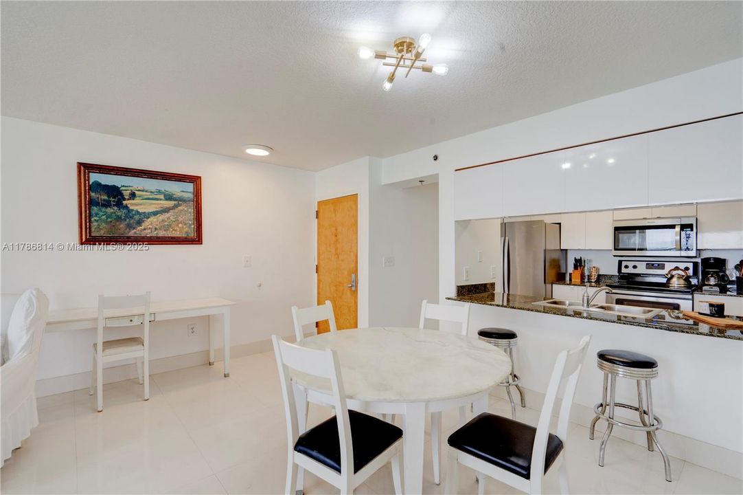 Vendido Recientemente: $854,900 (3 camas, 2 baños, 1232 Pies cuadrados)