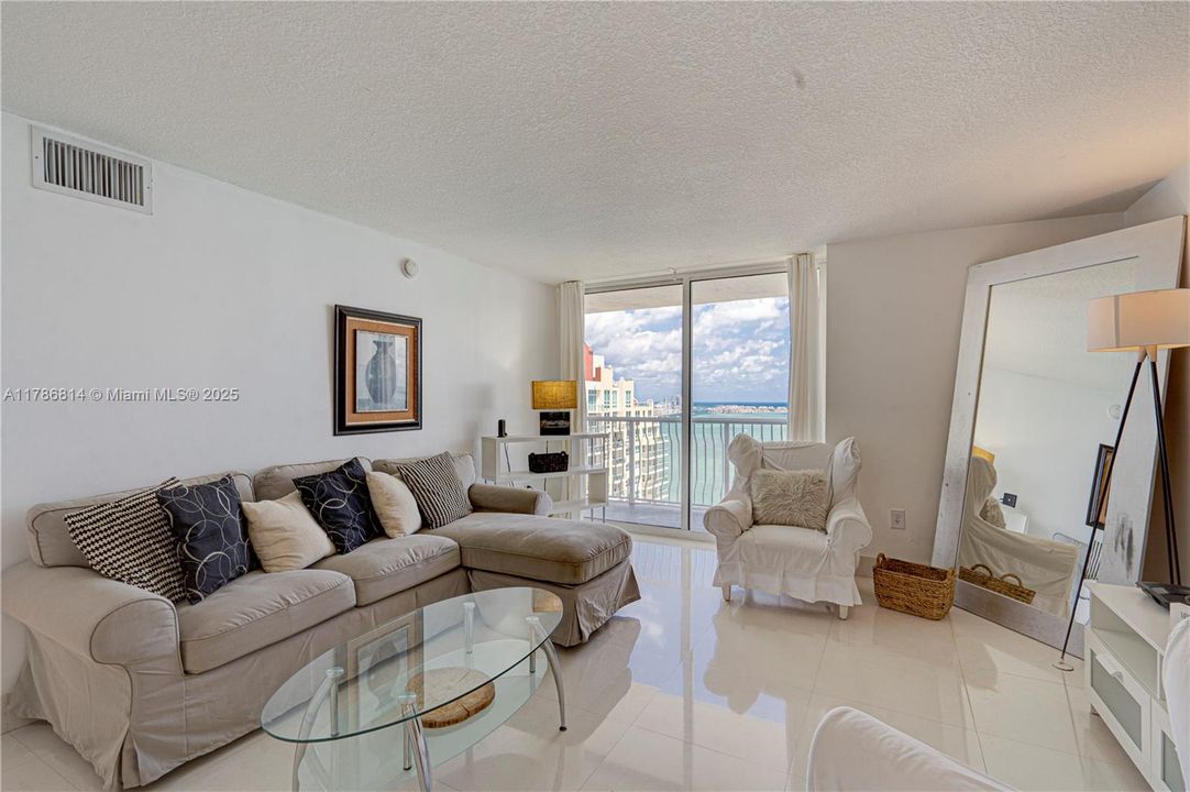 Vendido Recientemente: $854,900 (3 camas, 2 baños, 1232 Pies cuadrados)