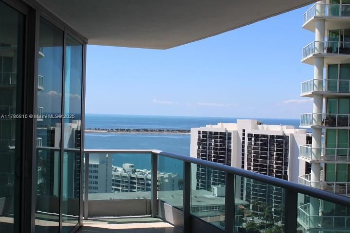 Recently Sold: $1,300,000 (2 beds, 2 baths, 1529 Square Feet)