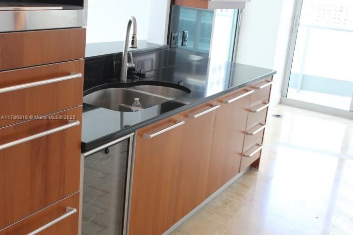 Recently Sold: $1,300,000 (2 beds, 2 baths, 1529 Square Feet)