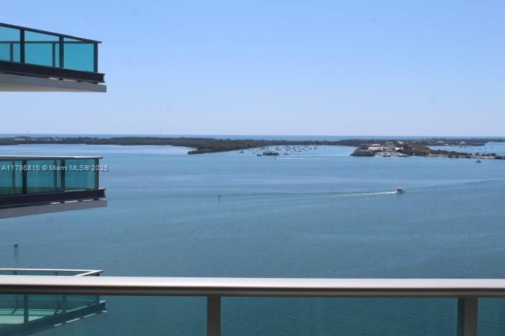 Recently Sold: $1,300,000 (2 beds, 2 baths, 1529 Square Feet)