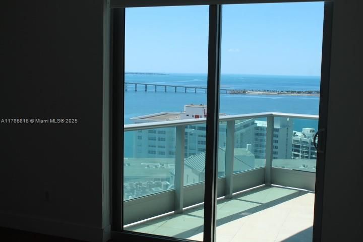 Recently Sold: $1,300,000 (2 beds, 2 baths, 1529 Square Feet)