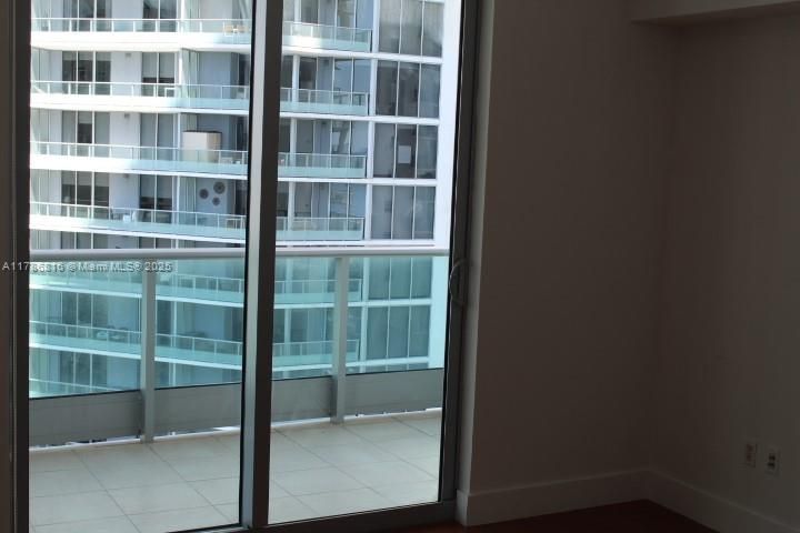 Recently Sold: $1,300,000 (2 beds, 2 baths, 1529 Square Feet)