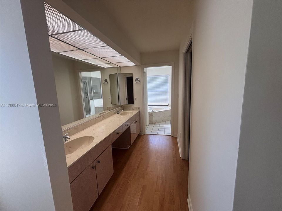 Недавно арендовано: $3,400 (3 спален, 2 ванн, 1992 Квадратных фут)