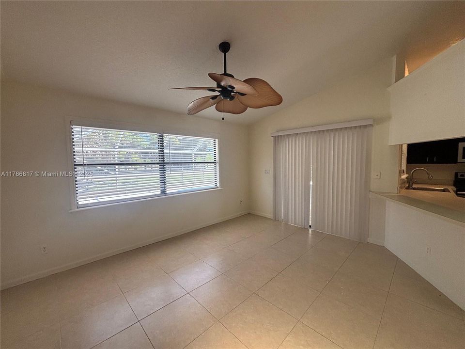 Недавно арендовано: $3,400 (3 спален, 2 ванн, 1992 Квадратных фут)