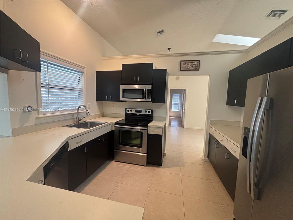 Недавно арендовано: $3,400 (3 спален, 2 ванн, 1992 Квадратных фут)