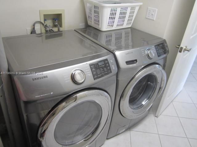 Recently Rented: $3,500 (2 beds, 2 baths, 1300 Square Feet)