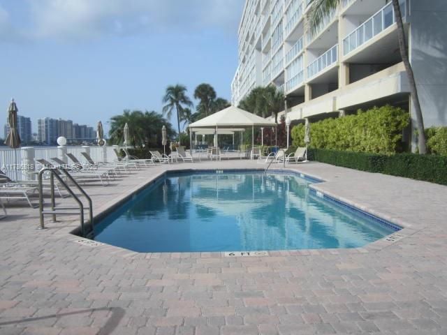 Recently Rented: $3,500 (2 beds, 2 baths, 1300 Square Feet)