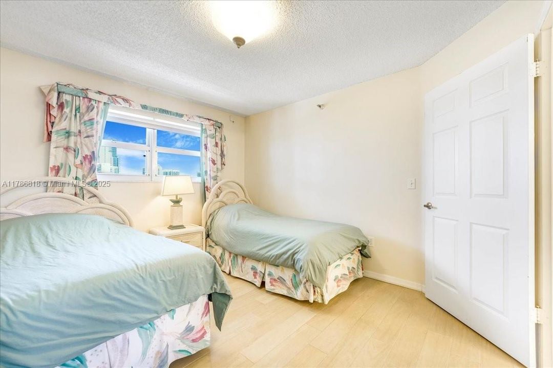 Recently Rented: $3,500 (2 beds, 2 baths, 1300 Square Feet)