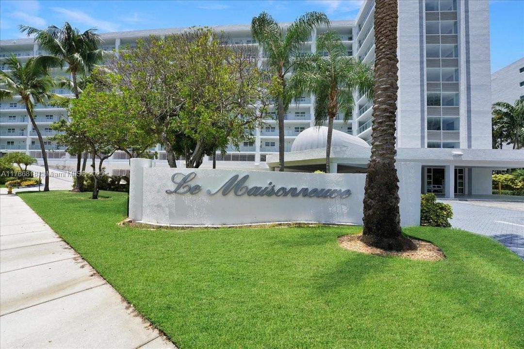 Recently Rented: $3,500 (2 beds, 2 baths, 1300 Square Feet)