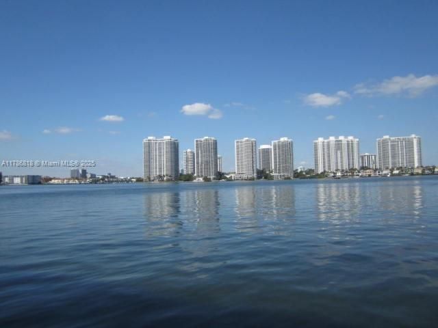 Recently Rented: $3,500 (2 beds, 2 baths, 1300 Square Feet)