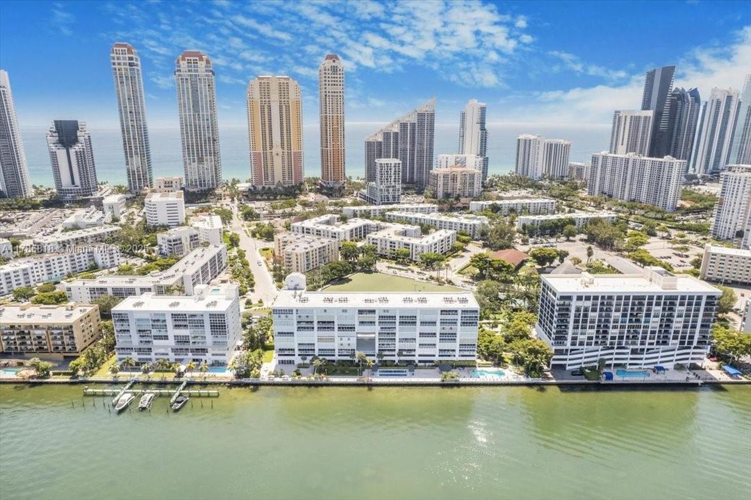 Recently Rented: $3,500 (2 beds, 2 baths, 1300 Square Feet)