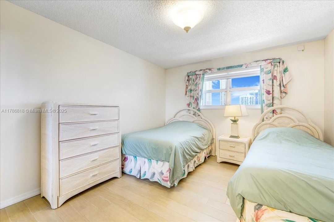 Recently Rented: $3,500 (2 beds, 2 baths, 1300 Square Feet)