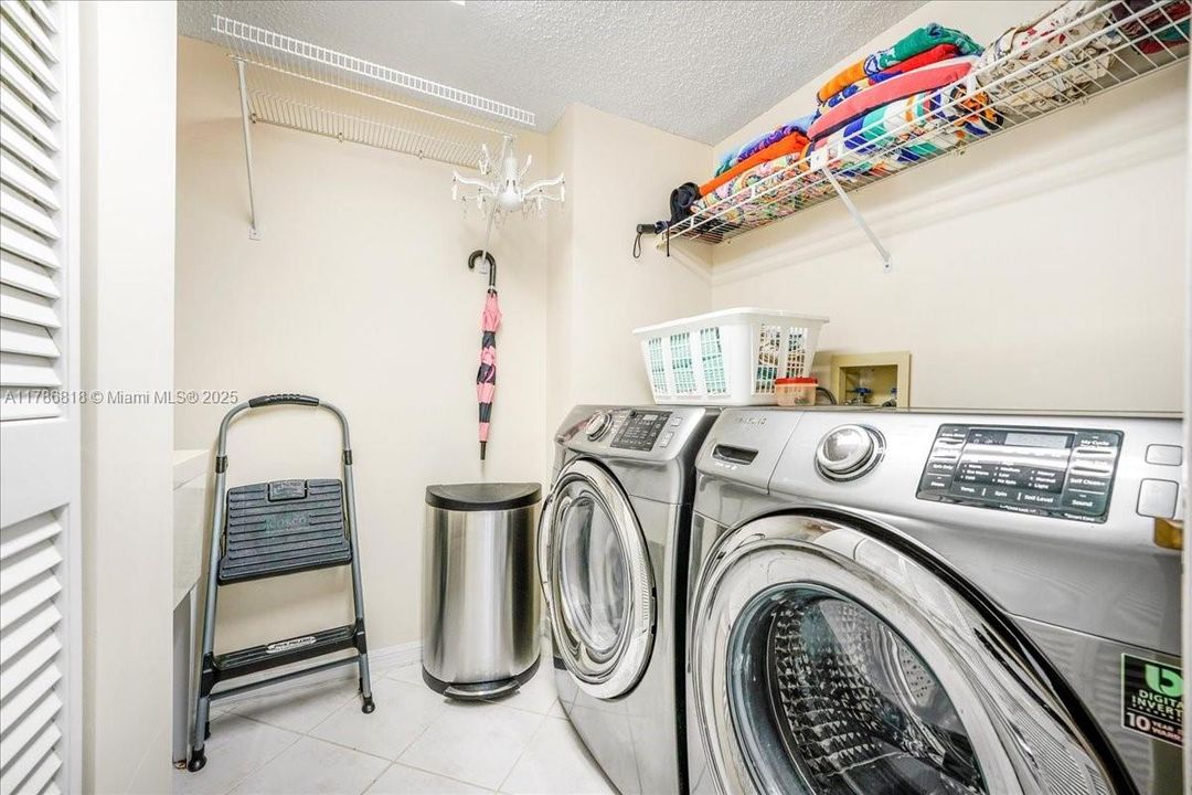 Recently Rented: $3,500 (2 beds, 2 baths, 1300 Square Feet)