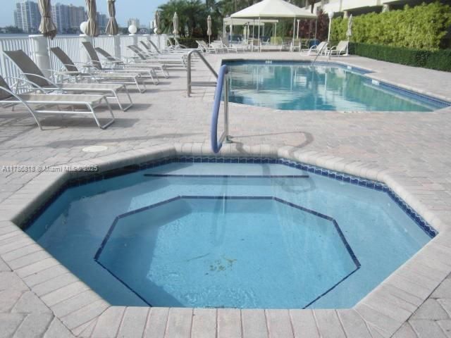 Recently Rented: $3,500 (2 beds, 2 baths, 1300 Square Feet)