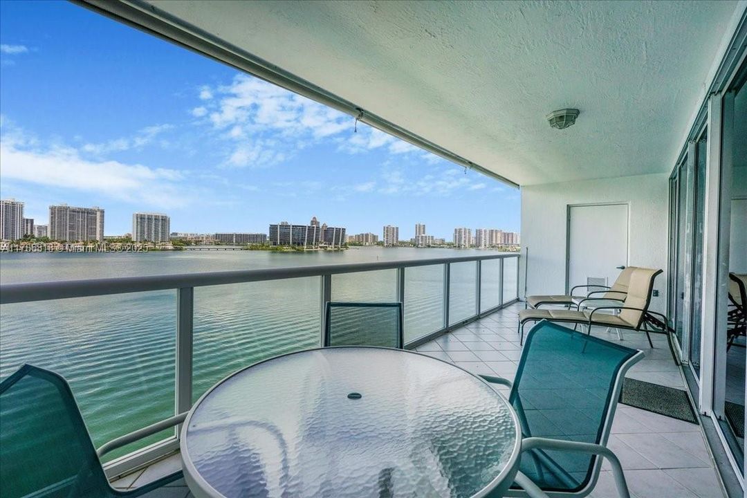 Recently Rented: $3,500 (2 beds, 2 baths, 1300 Square Feet)