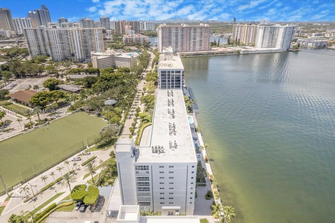 Recently Rented: $3,500 (2 beds, 2 baths, 1300 Square Feet)